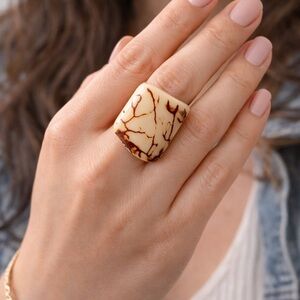 Elegant Cream and Brown Statement Ring